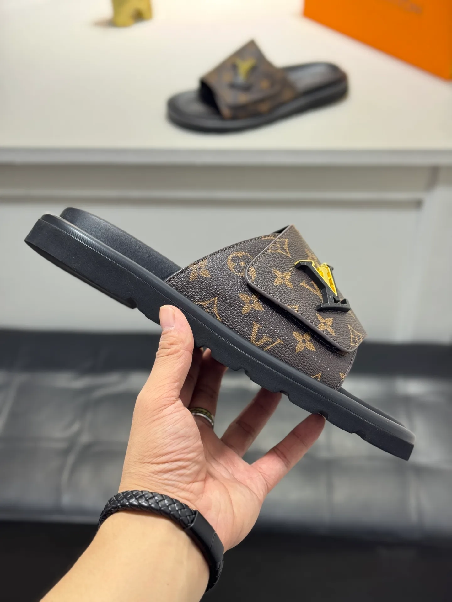 Men's Men's Shoes💰360 [New Style]🦇🦇Top Original [Louis Vuitton] Slippers for Couples👫Spring and Summer Style🎯🎯As an active family in the fashion industry ⭐ Lv takes bold innovation as its true nature ⚡Fabric and floral with hardware🔥Clean and neat ⚡Fashionable and elegant🌹Multiple colors available Size: 36-44 (45. Customized